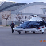 L'elicottero parcheggiato nei pressi del Palazzetto durante l'operazione