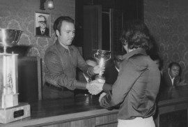 Il dott. Peppino Castore durante una premiazione nei primi anni '70
