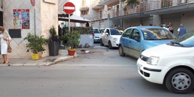 In preda ai fumi dell’alcol rompe la vetrina di un bar in via Bari e si ferisce, trasportato dall’ambulanza in ospedale è fuori pericolo