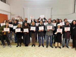 I partecipanti ai corsi di primo soccorso a cui sono stati consegnati i certificati 