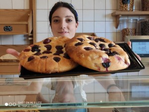 La focaccia con le ciliegie di Spacciagrani. Foto: Paolo Ridolfi