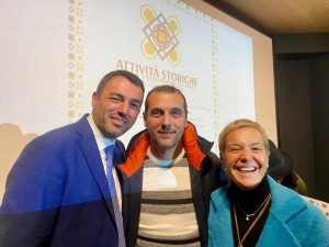 Nicola Sportelli tra l'assessore regionale allo Sviluppo Economico Alessandro Delli Noci e la dirigente regionale al Commercio Francesca Zampano