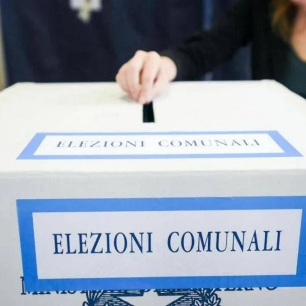 I nomi dei 271 candidat* e delle diciassette liste. Parte la campagna elettorale tra Fanizzi, Loiacono, Lovascio e Miccolis