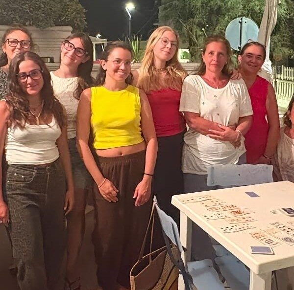 Cozze: burraco, focaccia, spritz e “false” crociere in premio. Il racconto di ore in perfetta allegria