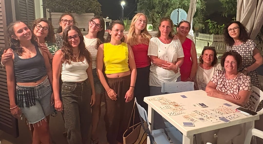 Cozze: burraco, focaccia, spritz e “false” crociere in premio. Il racconto di ore in perfetta allegria