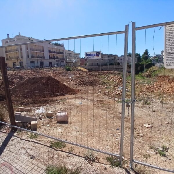Parco in via Accolti Gil-Lacalandra, dopo tre anni arrivano finalmente le ruspe. Ma il cantiere è già fermo?