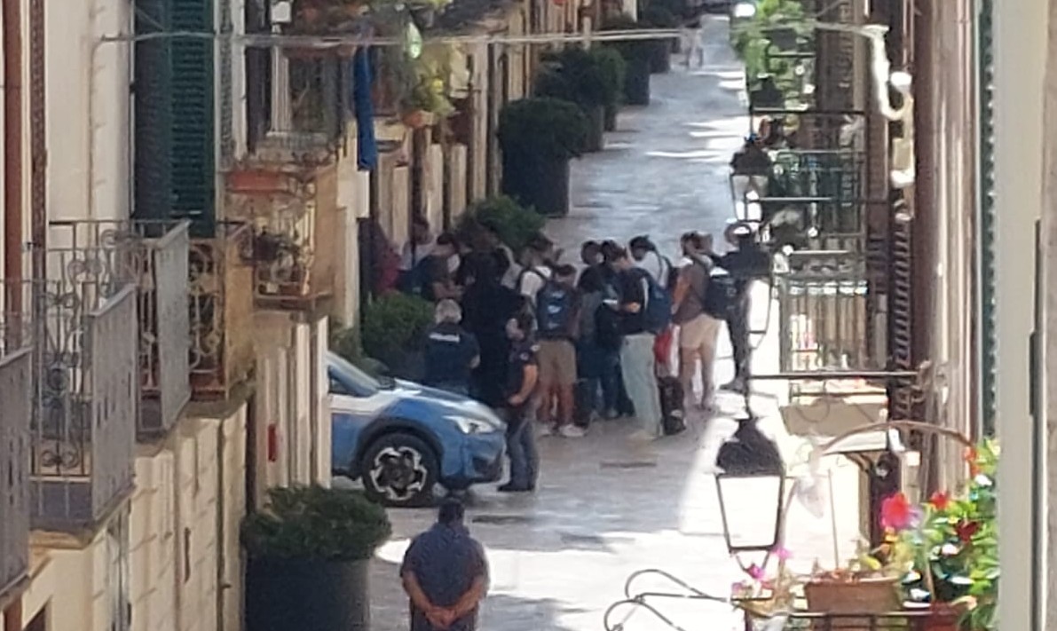 Conversano: scortata dalla Polizia la squadra israeliana di pallamano è arrivata in albergo. Attesa per la partita e la manifestazione dei Comitati