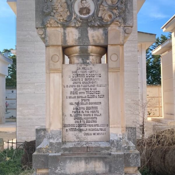 Cimitero, l’abbandono di antiche tombe e cappelle a rischio crollo. La parola “decoro”… questa sconosciuta