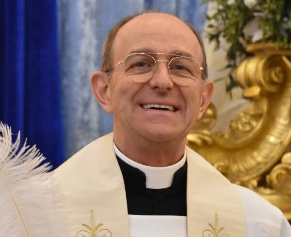Don Giovanni Amodio: le comunità di Castellana, Conversano e Turi per festeggiare i suoi 40 anni di sacerdozio